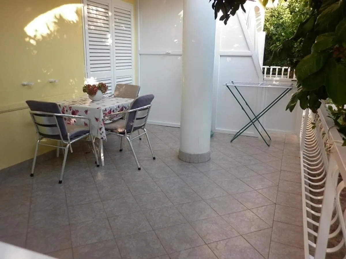 Apartments Gojka Miocevic  Biograd Na Moru